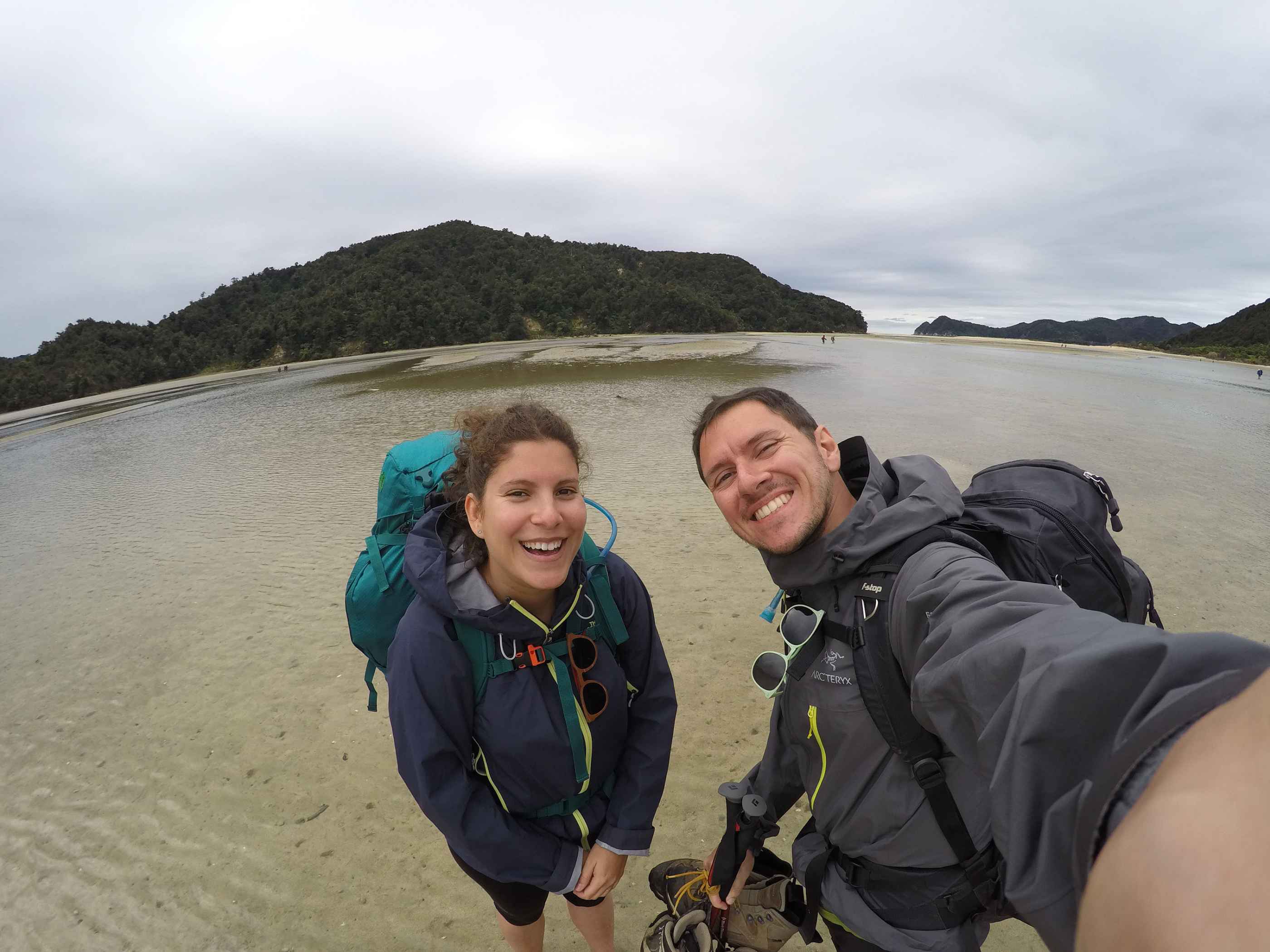 La traversée du gué de Awaroa durant l'Abel Tasman Coast Track