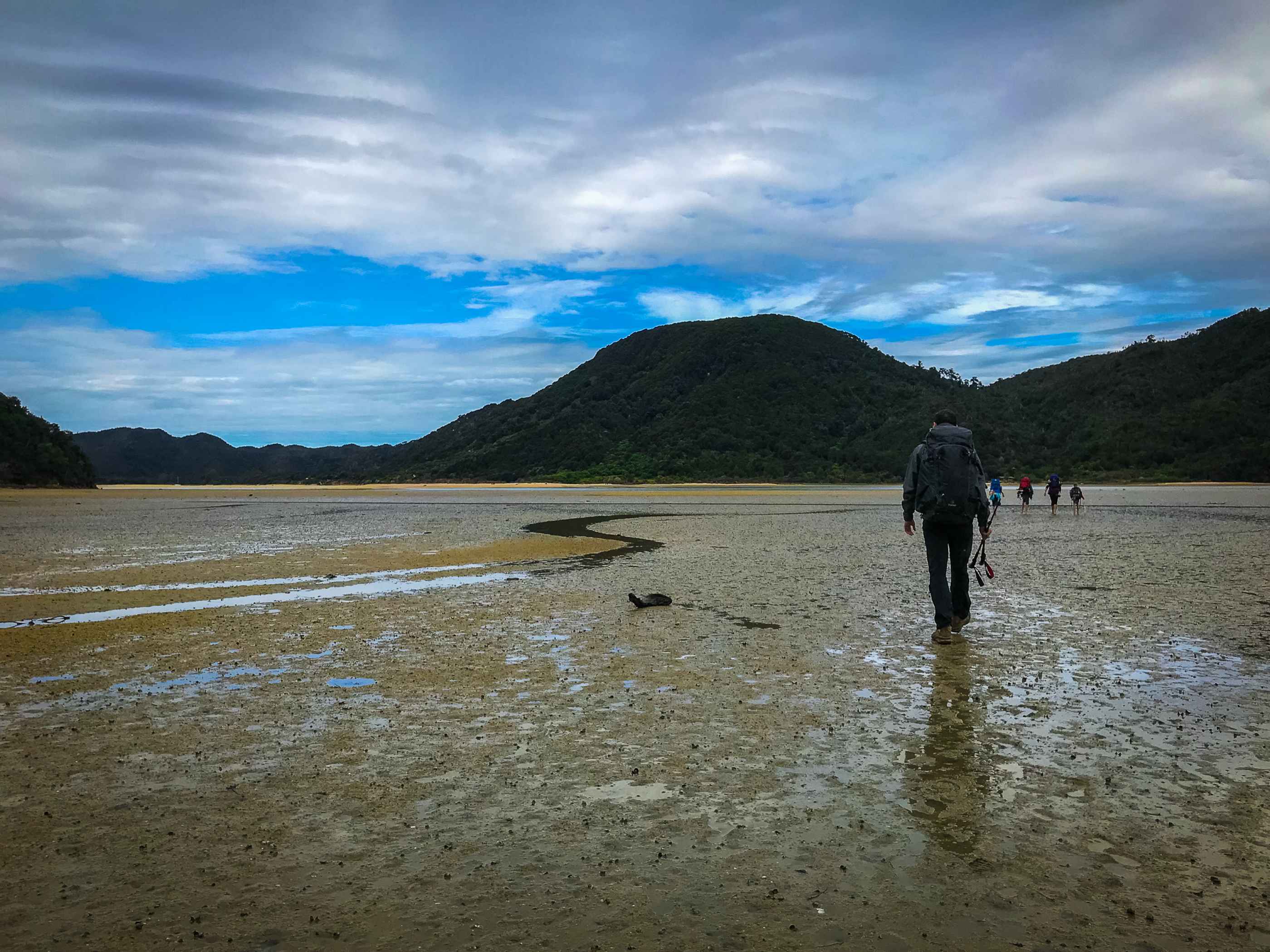 La traversée d'un autre gué pendant l'Abel Tasman Coast Track