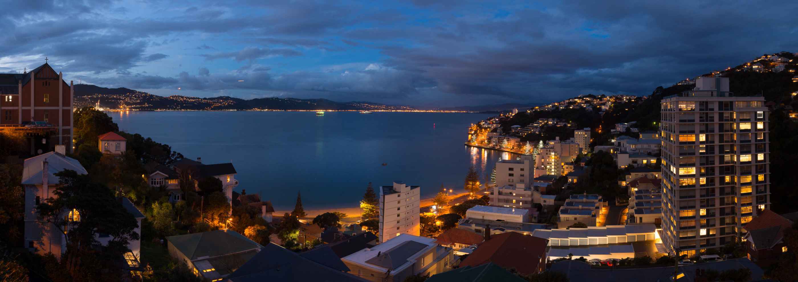 Wellington de nuit, vue du Mont Victoria sur Oriental Bay