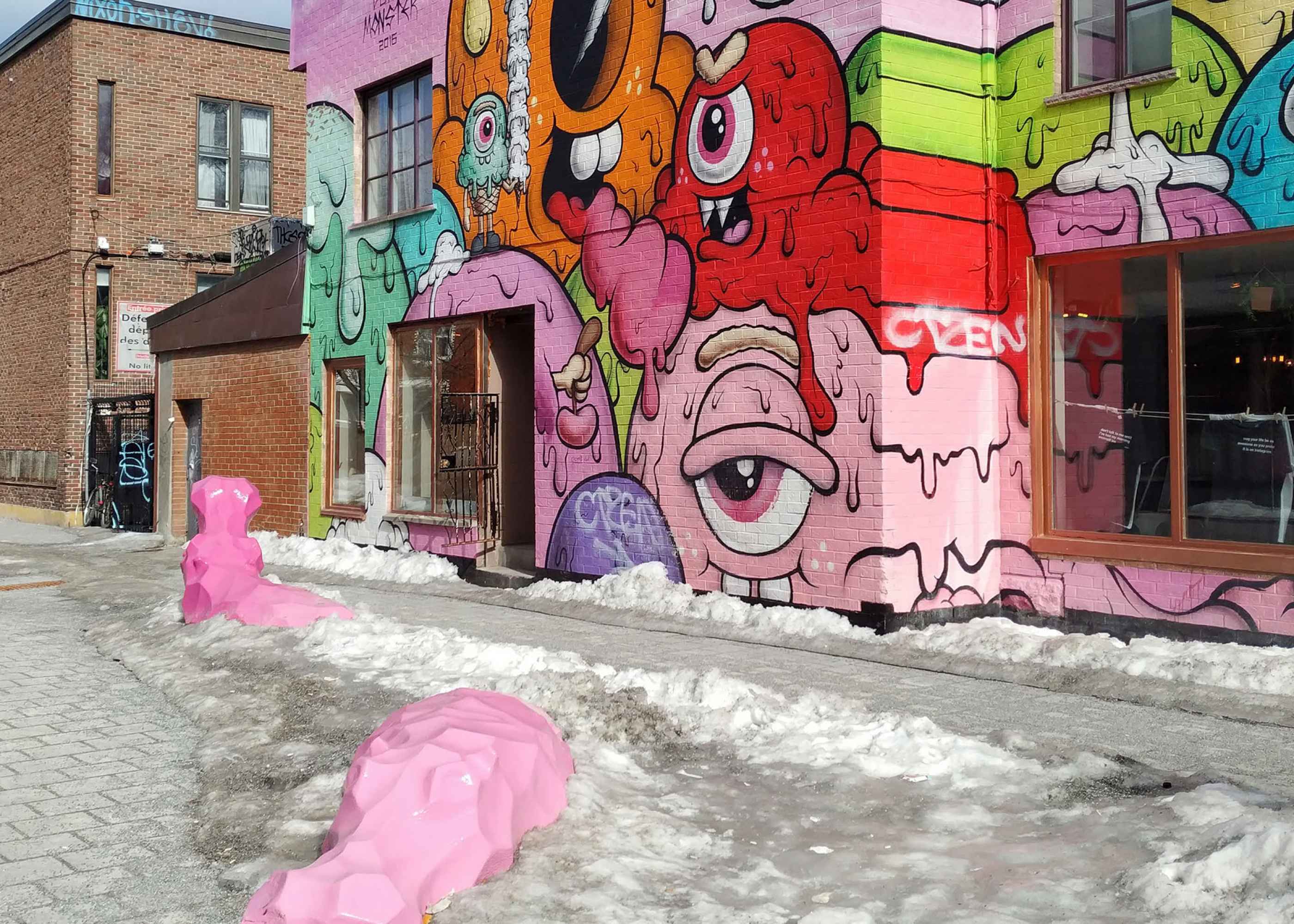 Art de rue dans Montréal, sous la neige-glace