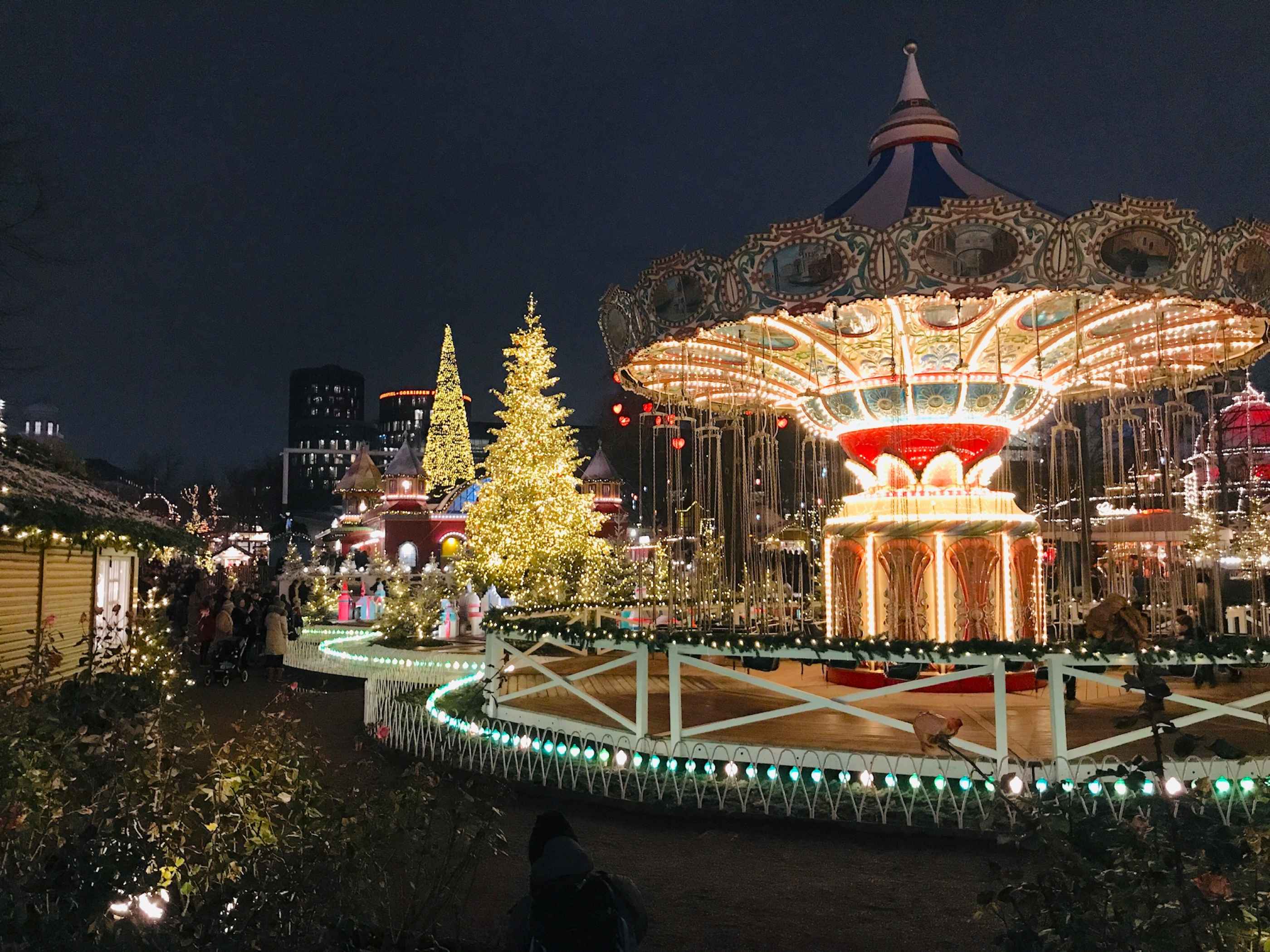 Les attractions de nuit des jardins de Tivoli