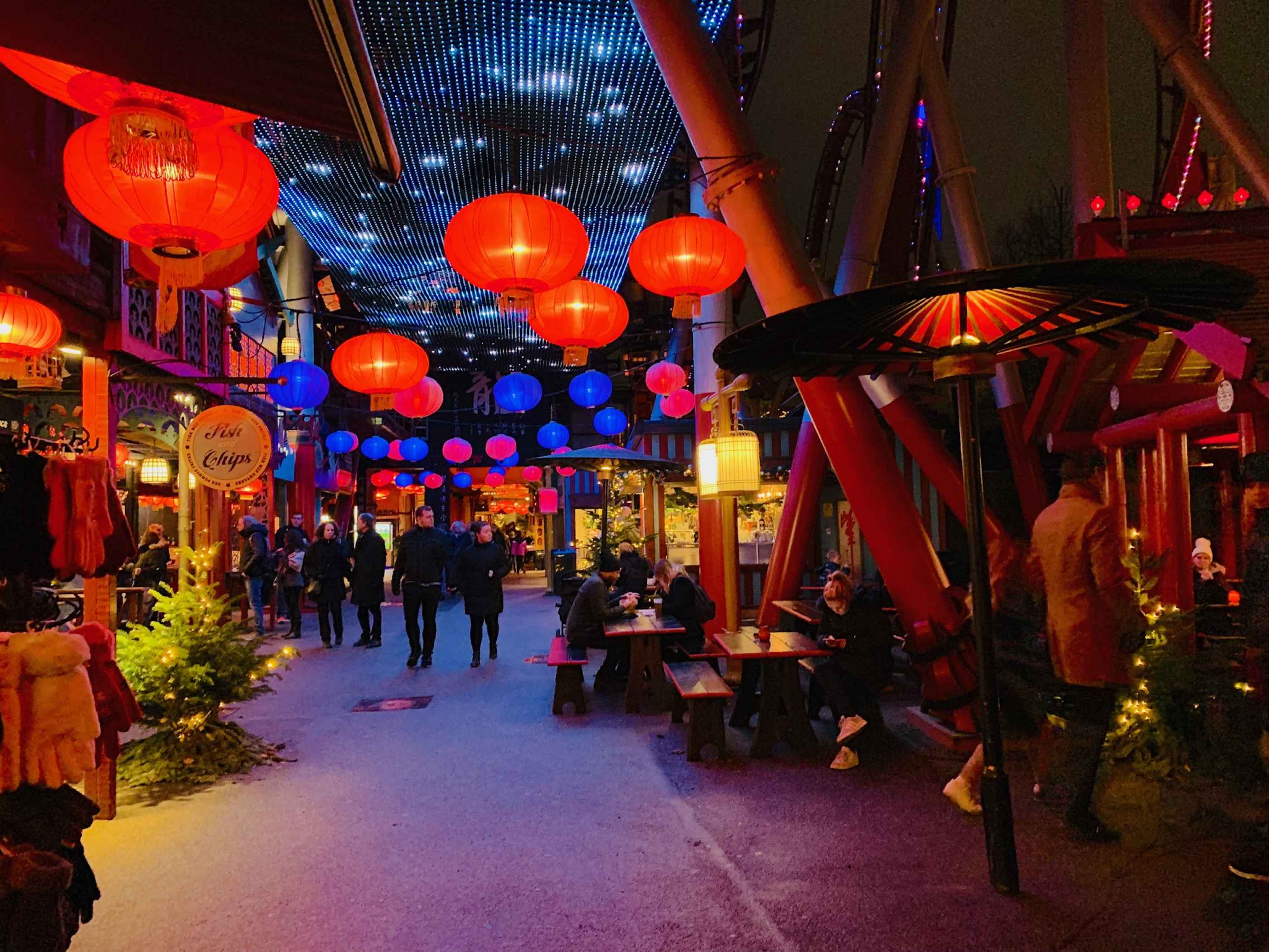 Les attractions de nuit des jardins de Tivoli