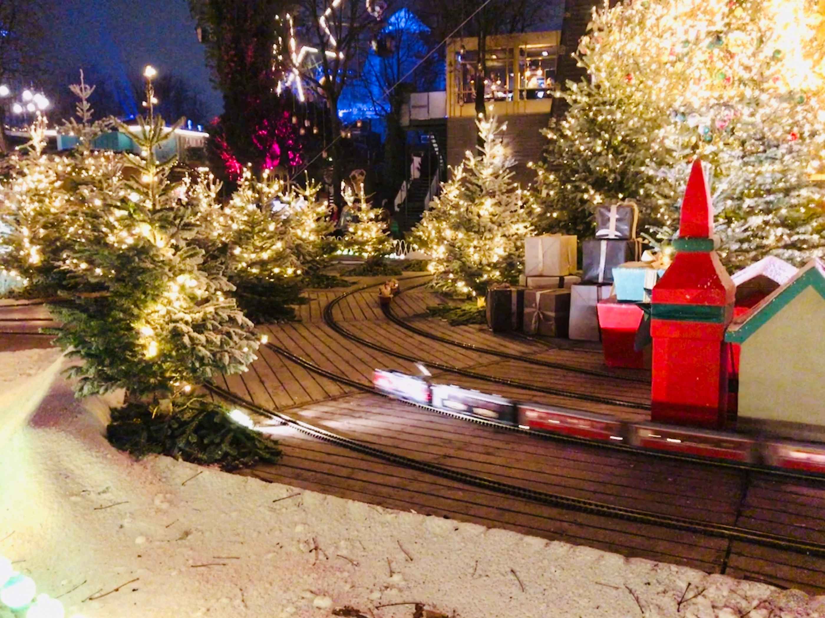 Les décorations du village de Nöel, aux jardins de Tivoli