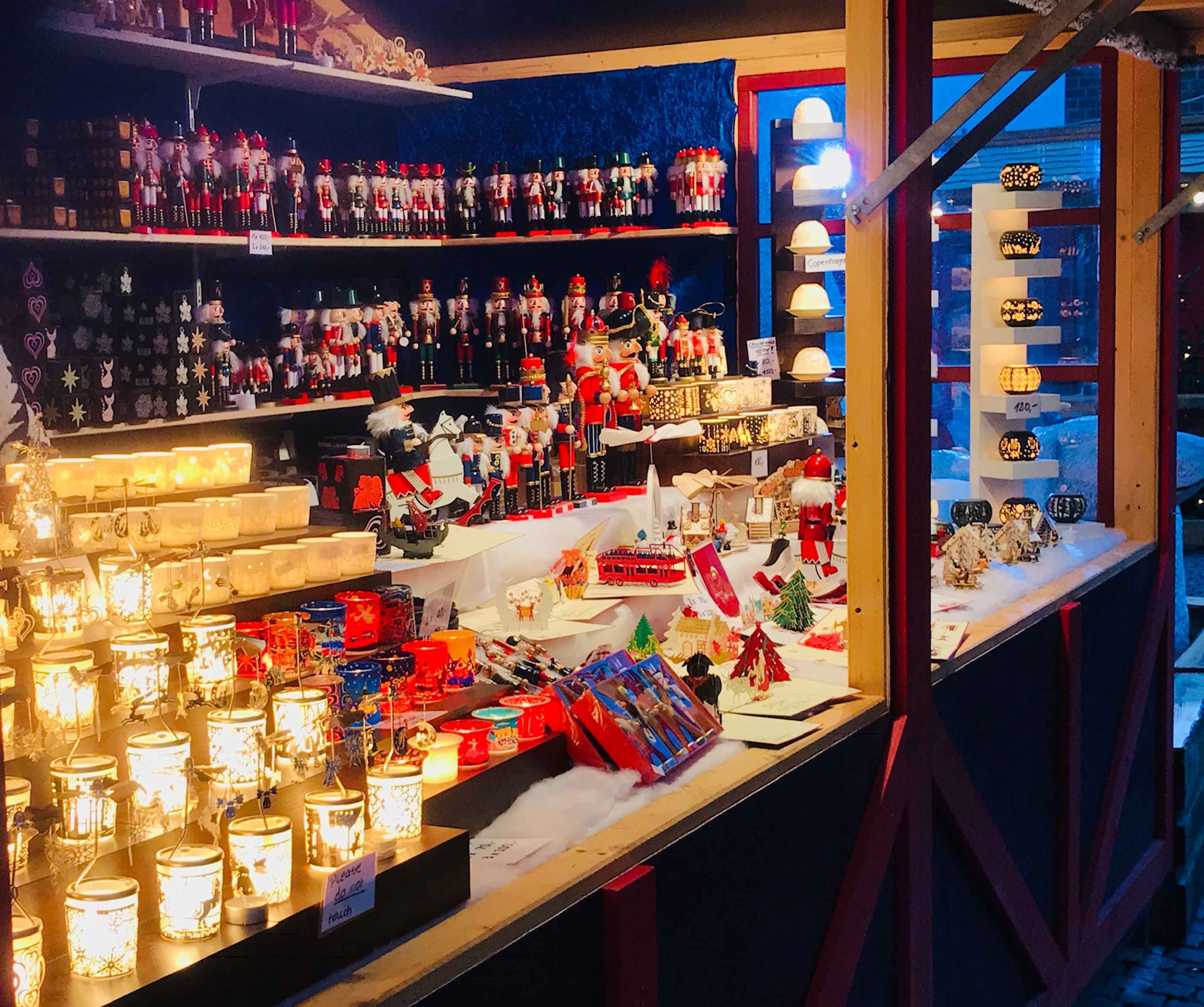 Les stands du marché de noël de H.C. Andersen