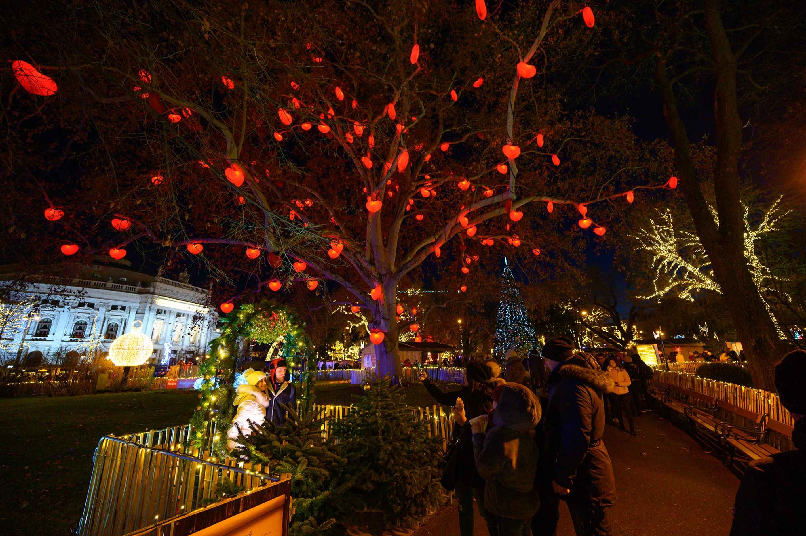L'arbre des coeurs, dans le marché de noël de la Rathausplatz à Vienne