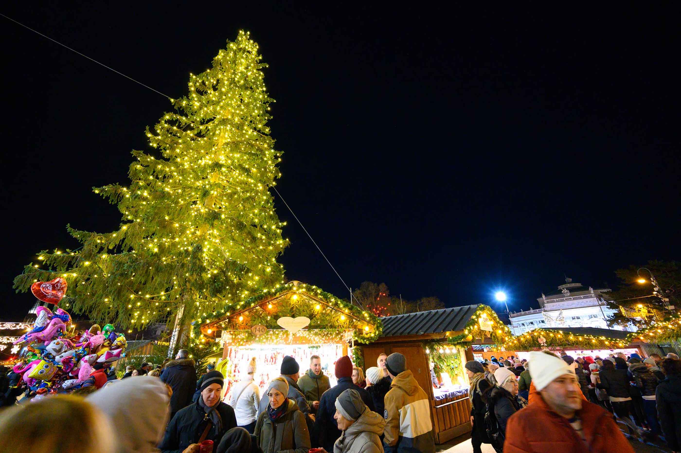Les stands du marché de noël de la Rathausplatz à Vienne