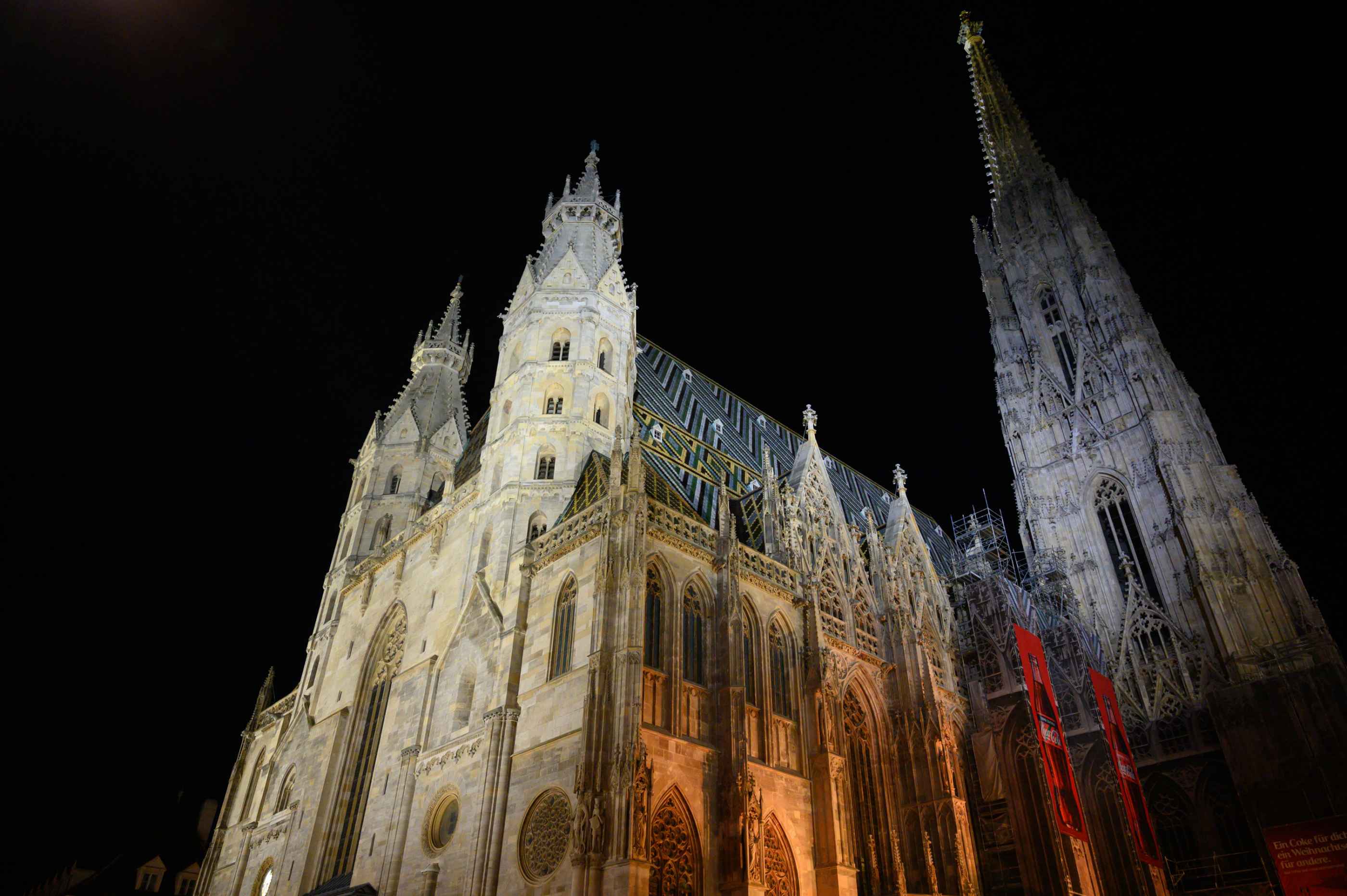 La cathédrale Saint Etienne à Vienne, de nuit